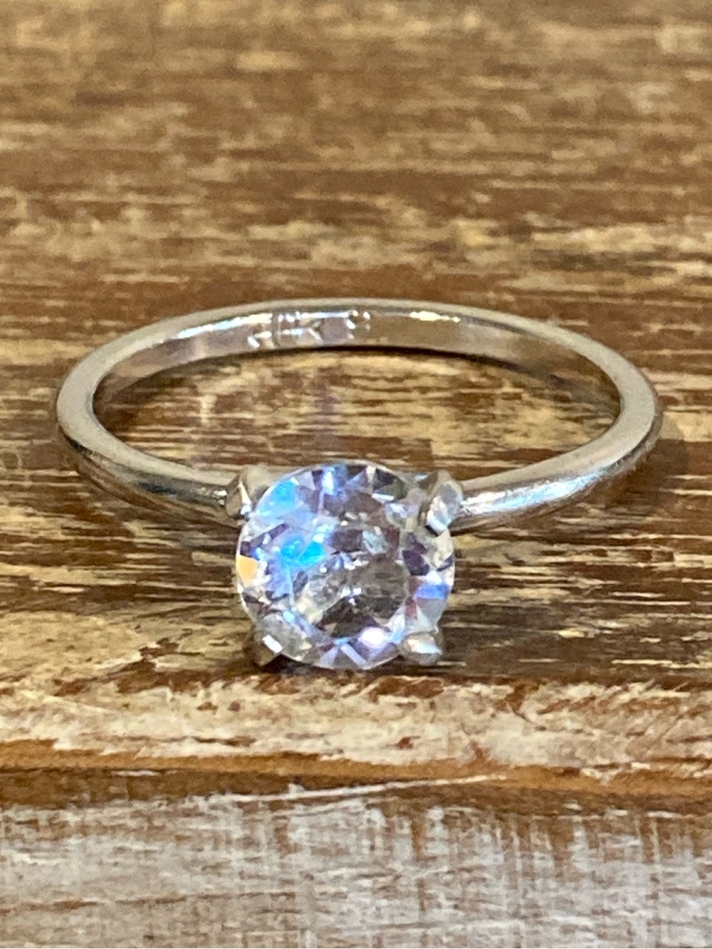 Uncas Silver-Tone Clear Gem Solitaire Ring Sz 9 Minimalist Jewelry